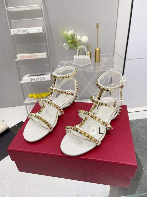 Picture of Valentino Shoes _SKUValentinosz35-425CLL01140120122
